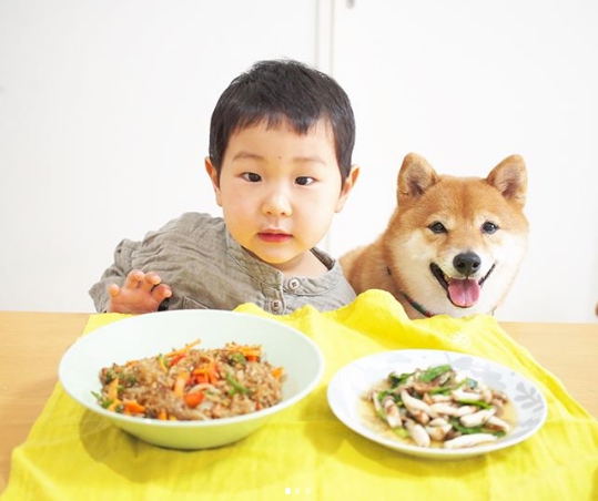 吃飯時要兩人一起吃。