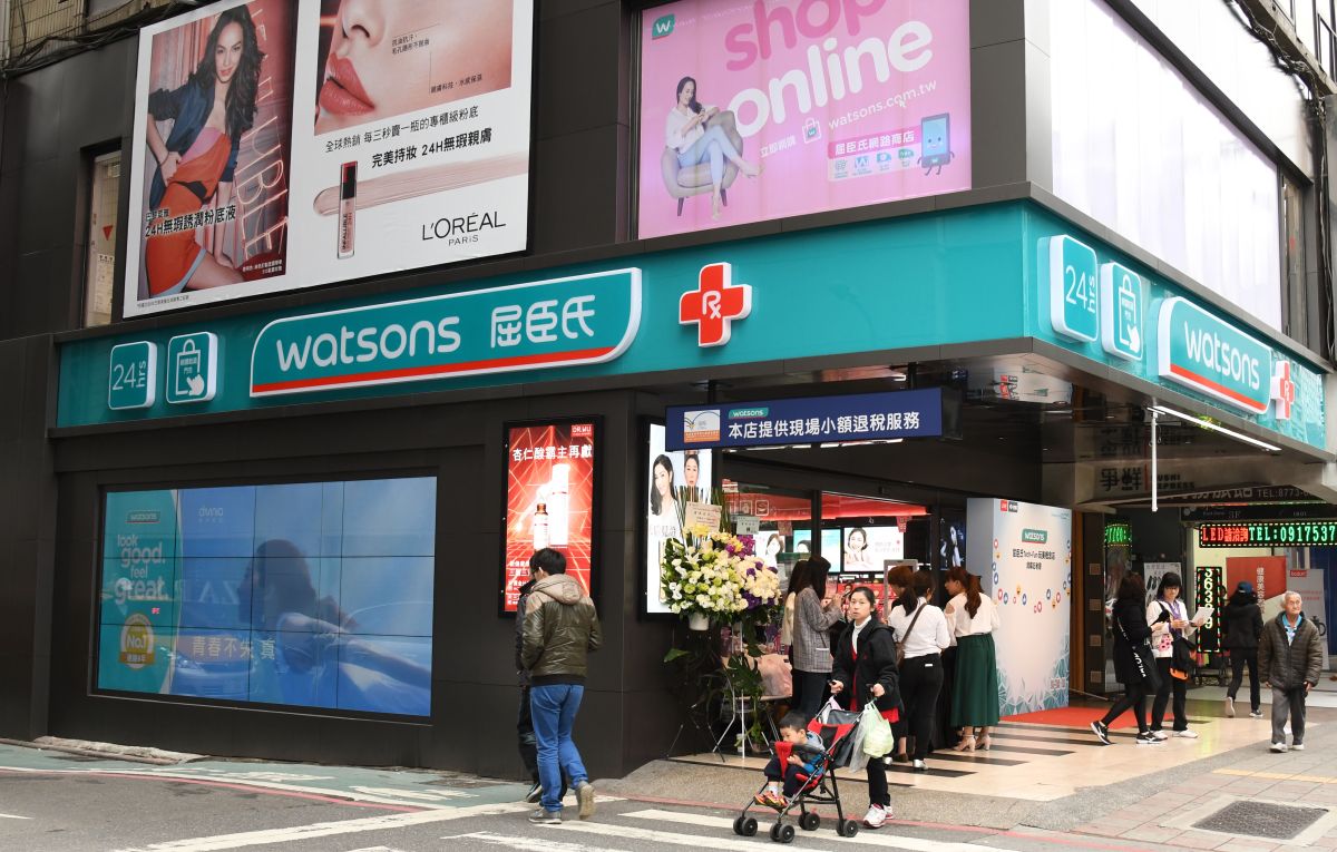 ▲藥妝通路屈臣氏宣布，將從明天起開賣特殊色醫用口罩。（圖／Nownews資料畫面）