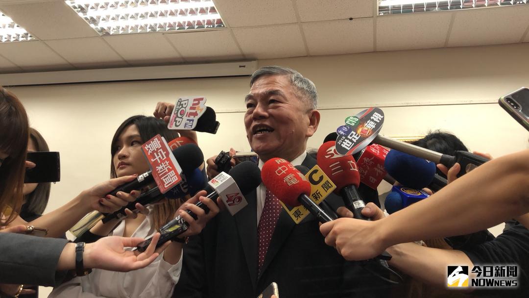 ▲外界擔憂今年夏天供電恐達紅色警戒，經濟部長沈榮津今（2）日表示，夏季供電會有大修好的機組加入，算起來是可以補得上來。（圖／記者彭夢竺攝）