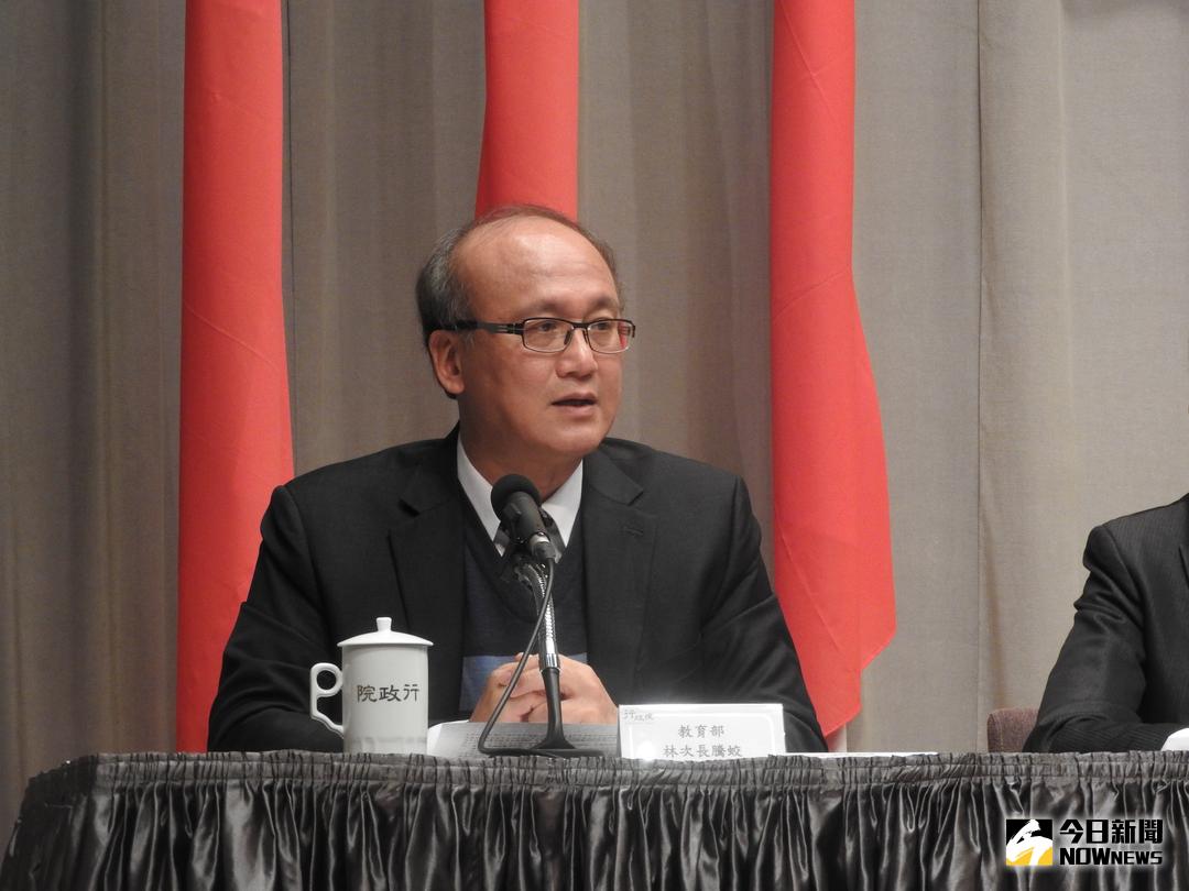 ▲日前台中7歲男童遭學長、無照教練27次過肩摔，導致腦死，目前昏迷指數下降，還未復原。對此，林騰蛟表示，將與地方政府進行討論，也會對教練資格與認證做通盤檢討，同時研議建立不適任教練通報系統，讓家長和學生安心。（圖／林仕祥攝 , 2018.3.22）