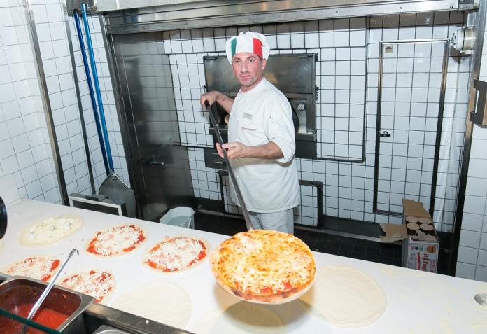 ▲卡普里披薩餐廳，是全球唯一能在郵輪使用明火烤爐的餐廳。（圖／歌詩達郵輪提供）