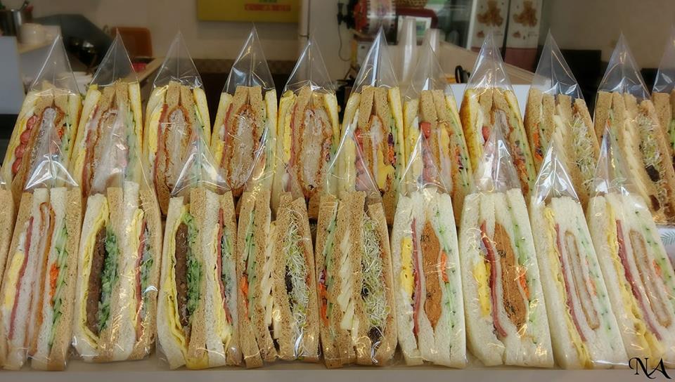 ▲台灣的早餐店在街頭上隨處可見，菜單的品項也十分多元。（示意圖／翻攝自爆廢公社）