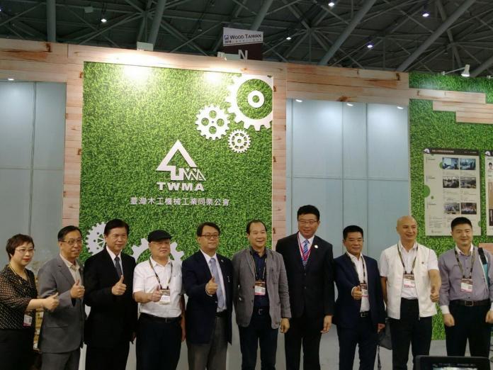 ▲「2018台灣國際木工機械展」2日在南港展覽館開展，共有167家廠商參展。（圖／台中市政府經發局提供2018.4.2）