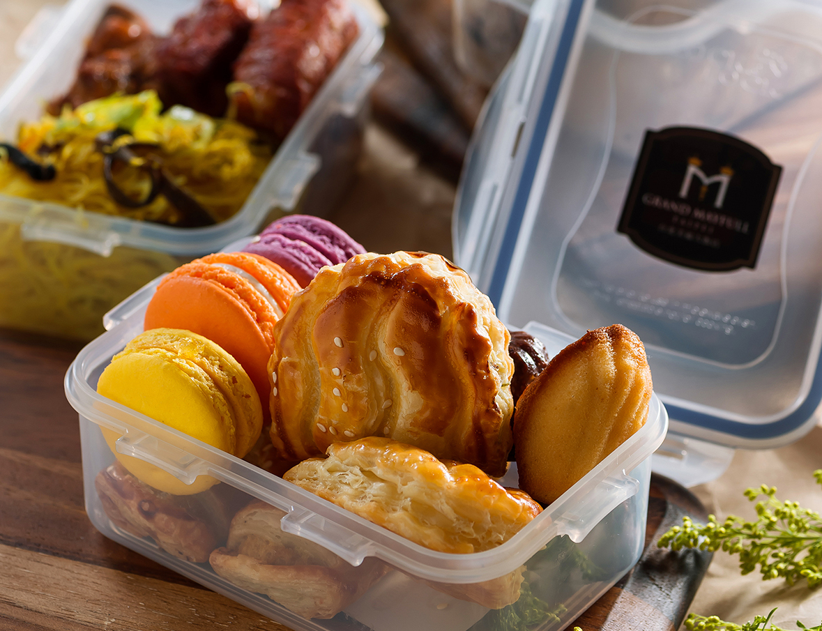 ▲台北美福大飯店打破傳統吃到飽餐廳規則，首度與保鮮盒品牌「樂扣樂扣」合作，讓消費者可以將吃不完的餐點外帶。（圖／台北美福大飯店）