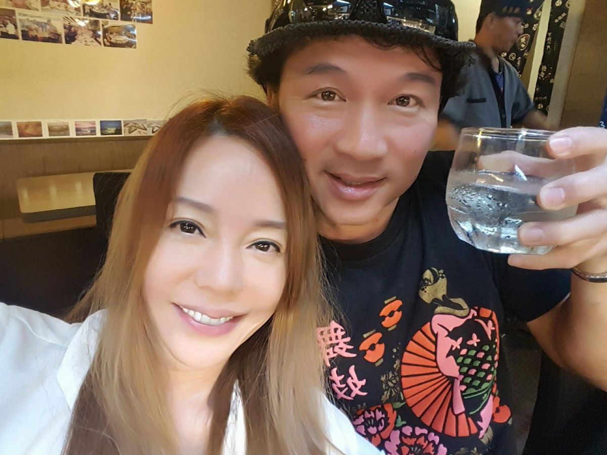 ▲狄鶯（左）與孫鵬遠赴美國救子。（圖／翻攝自狄鶯臉書 , 2018.04.03）