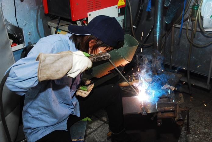 紐澳打工留學歸國　她專攻銲接拿證照
