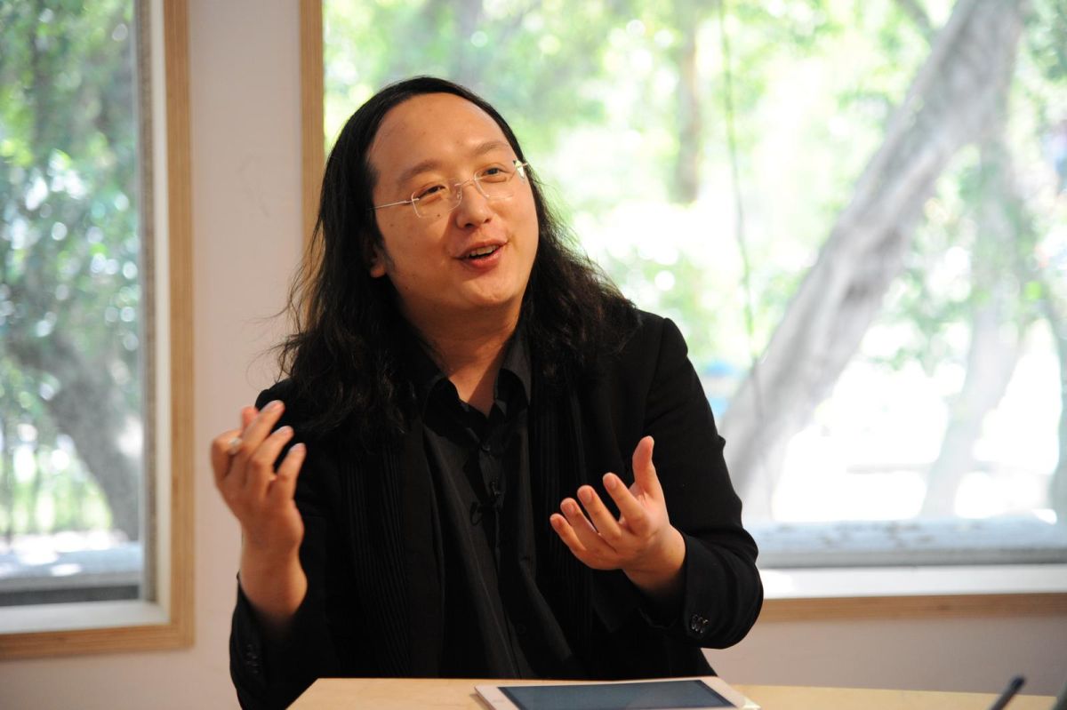 ▲行政院政委唐鳳接受《NOWnews 今日新聞》直播專訪，歡迎網友提問。（圖／行政院）