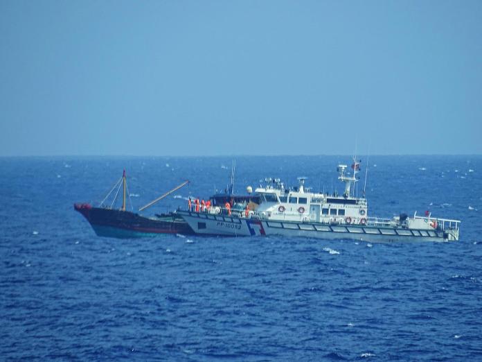 ▲海巡署實施「東沙海域擴大威力掃蕩」專案勤務強勢護漁。（圖／海巡署提供）