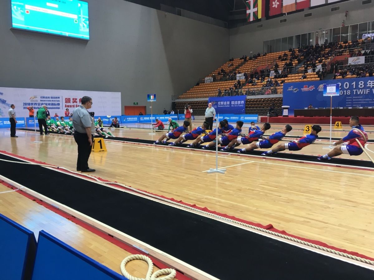 ▲中華男子拔河隊三月於世界盃 560 公斤金牌戰中，因「 1 秒 2 犯」誤判痛失金牌。（圖／大笨牛拔河隊 Da Benniu tug of war ）