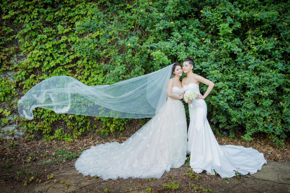 ▲王樂妍（左）、小蠻拍婚紗照。（圖／尚典攝影工作站，2018.04.08）