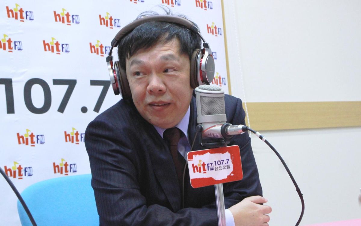 ▲為民進黨台北市長候選人姚文智輔選的海基會祕書長姚人多，6日在臉書發文指出，很多人都好奇，為什麼他要幫姚文智？其實，真實的原因只有一個，「我去幫姚文智是為了報恩。」（資料照片／Hit Fm《蔻蔻早餐》製作單位提供）