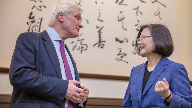 ▲蔡英文總統9日接見英國國際貿易部主管投資副部長史徒華（Graham Stuart ）。（圖／總統府提供 , 2018.04.09 ）