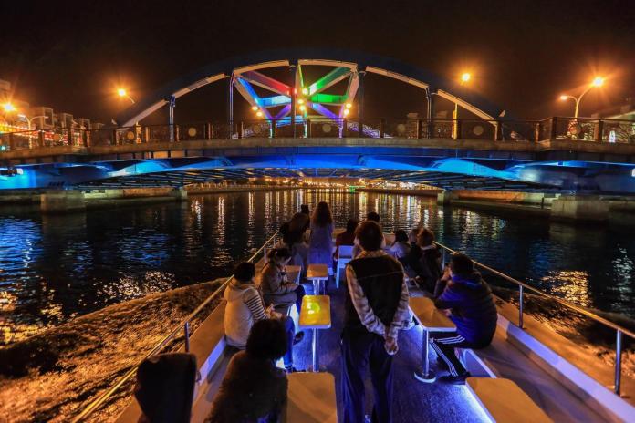 ▲搭船遊台南運河是當地最新的旅遊方式。（圖／台南市政府觀光旅遊局）