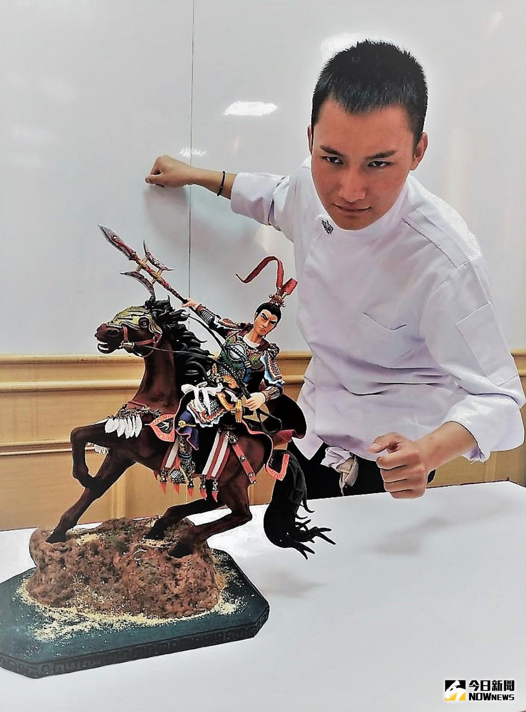 ▲翟宇凡今年3月以活靈活現的呂布騎赤兔馬英姿翻糖蛋糕，抱回美國聖地牙哥蛋糕大賽職業組展示類首獎。（圖／記者陳宗傑攝,2018.04.09）