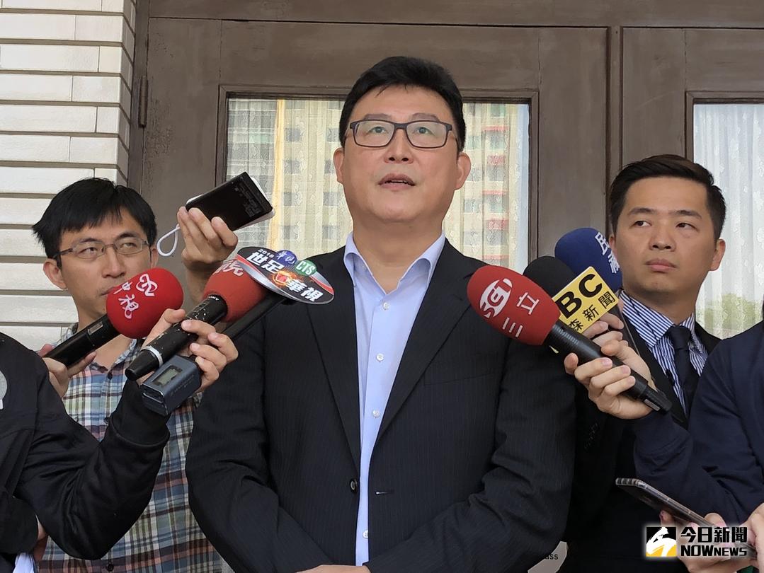 ▲立委姚文智今（22）日舉辦「柯黑大遊行」，卻有網友爆料綠營動員南部鄉里北上反柯。（圖／江昱逵攝 , 2018.4.10）