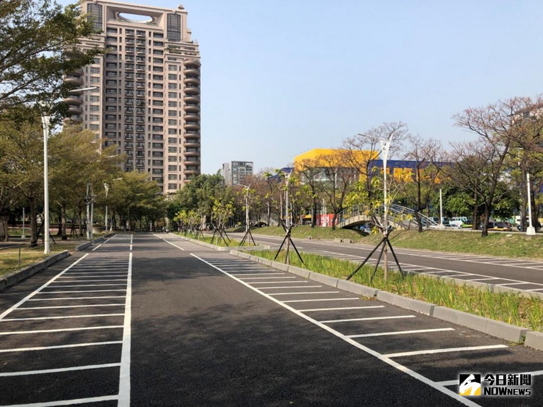▲首座以水環境低衝擊開發工法的「雨水花園」停車場（圖／建設局提供 , 2018.4.10))
