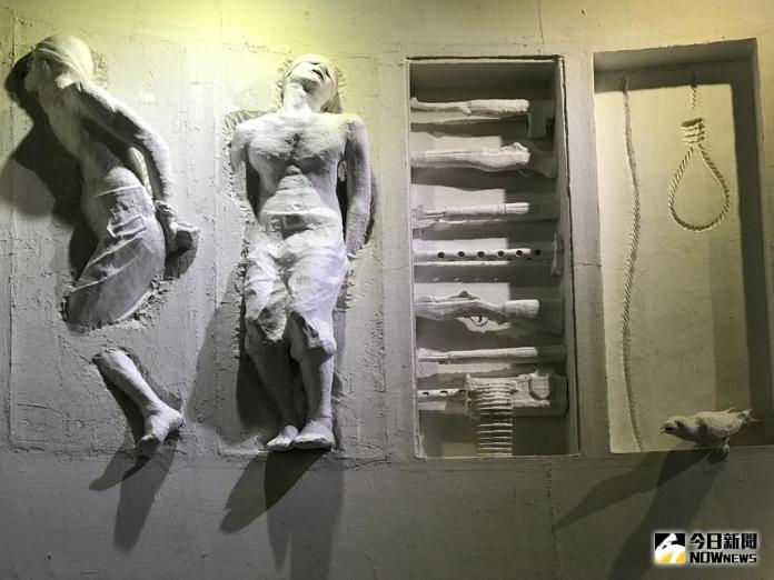 ▲四三和平紀念館中廣邀藝術家創作，以浮雕的方式表述當年受難者的痛苦（圖／記者許維寧攝，2018.03.31）