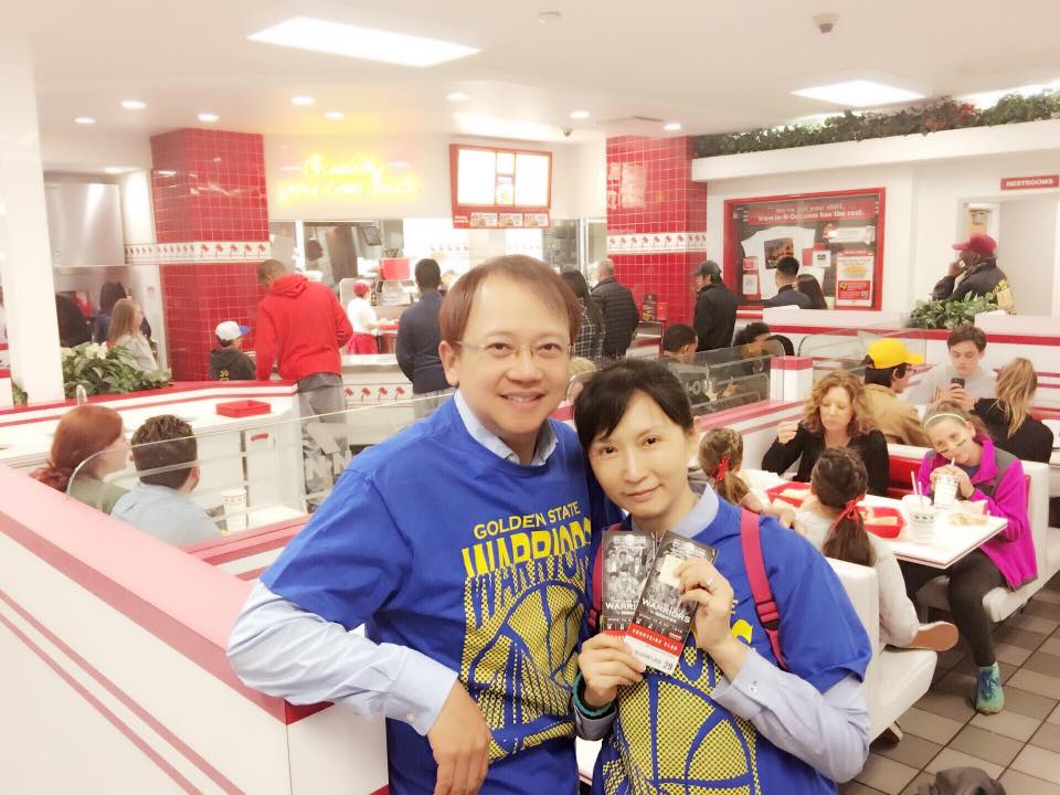 ▲前立委周守訓證實與太太汪用領養了兩名女兒。（圖／翻攝周守訓臉書 , 2018.04.12）