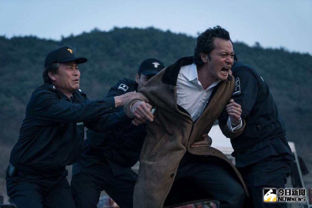 ▲張東健（右二）要殺女者血債血還。（圖／車庫娛樂, 2018.4.12）