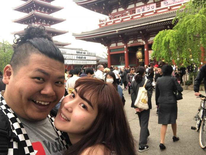 ▲鐵牛與空姐老婆一起去日本度蜜月。（圖／webtvasia x 上行娛樂提供 , 2018.04.13）
