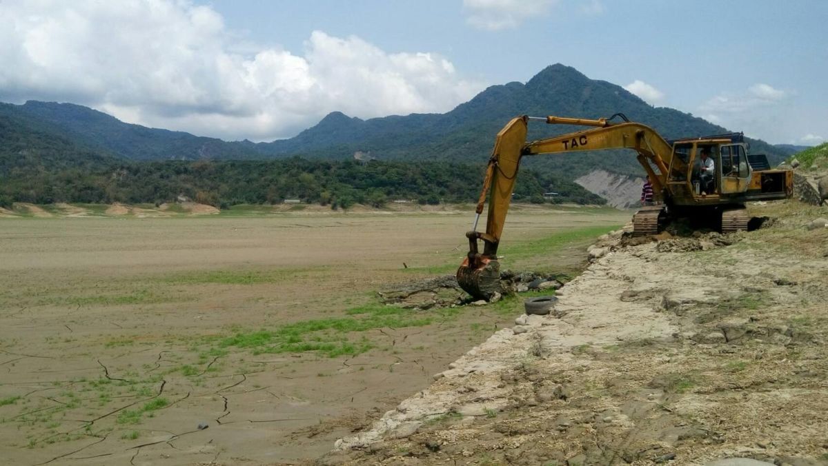 ▲經濟部水利署把握南部地區枯水期，在水庫低水位時期積極辦理水庫清淤工作。（圖／水利署提供）