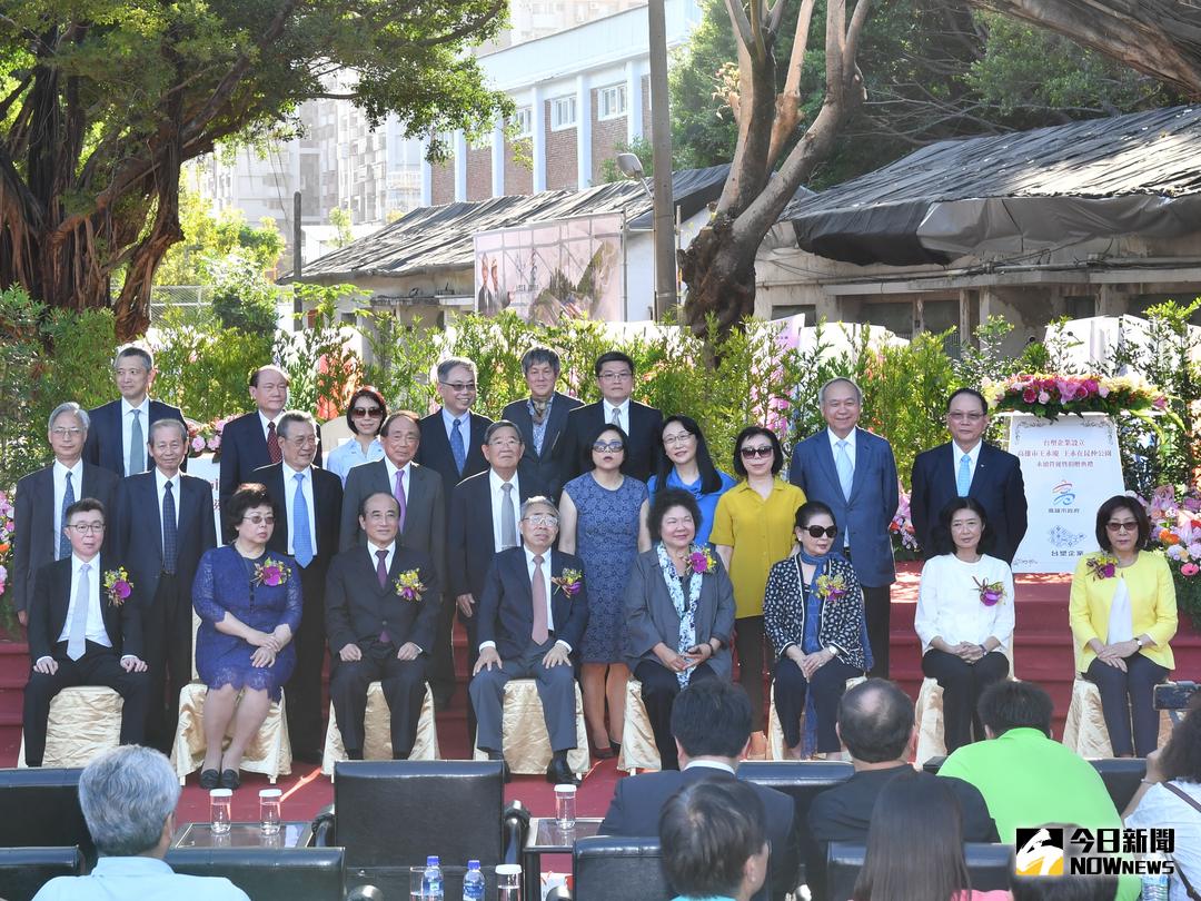 ▲台塑高雄廠起家厝捐贈，創辦人王家二代全到場。（圖／記者許家禎攝 , 2018.4.13）