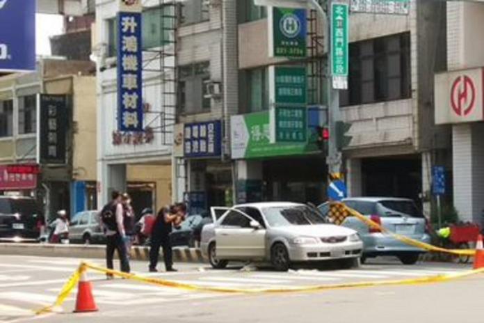 影／通緝犯遭擊斃！台南警臨檢被拖行　開6槍擊斃嫌犯
