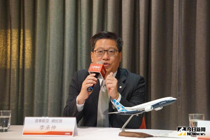 ▲遠航總經理李承仲宣布明年引進波音737 MAX客機。（圖／記者呂炯昌攝 , 2018.4.16\\)