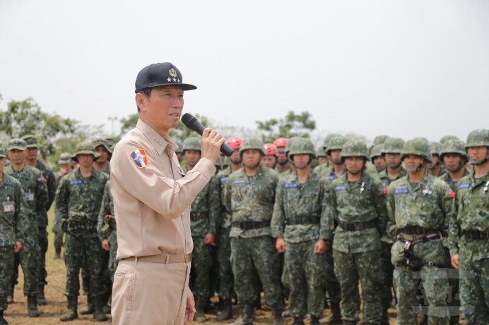 ▲ 參謀總長李喜明上將16日視導山隘行軍部隊，勉勵官兵發揚特戰部隊光榮使命，維繫特種作戰戰力。（軍聞社記者周力行攝）