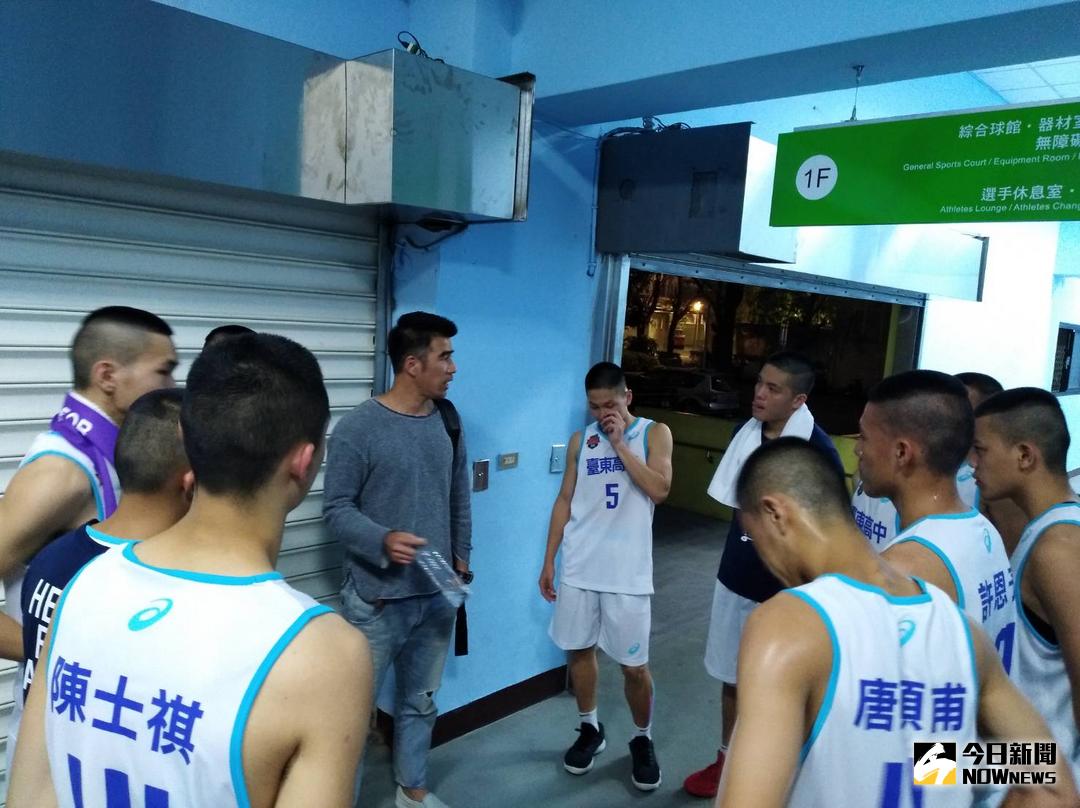 ▲邱聖豪訓斥台東高中球員。（圖／黃建霖攝）