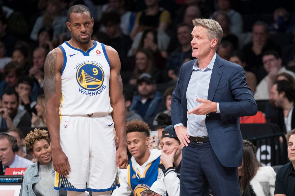 ▲Andre Iguodala（左）、勇士總教練Steve Kerr（圖／美聯社／達志影像）