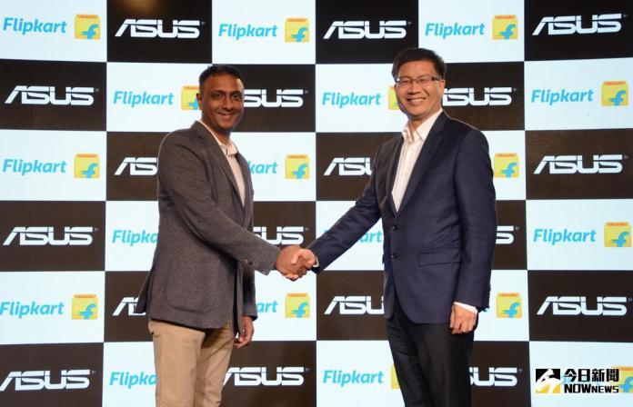 ▲華碩宣布與印度最大電商Flipkart攜手合作，由華碩執行長沈振來\\(右\\)與Flipkart執行長Kalyan Krishnamurthy\\(左\\)簽署MOU。（圖／華碩提供）