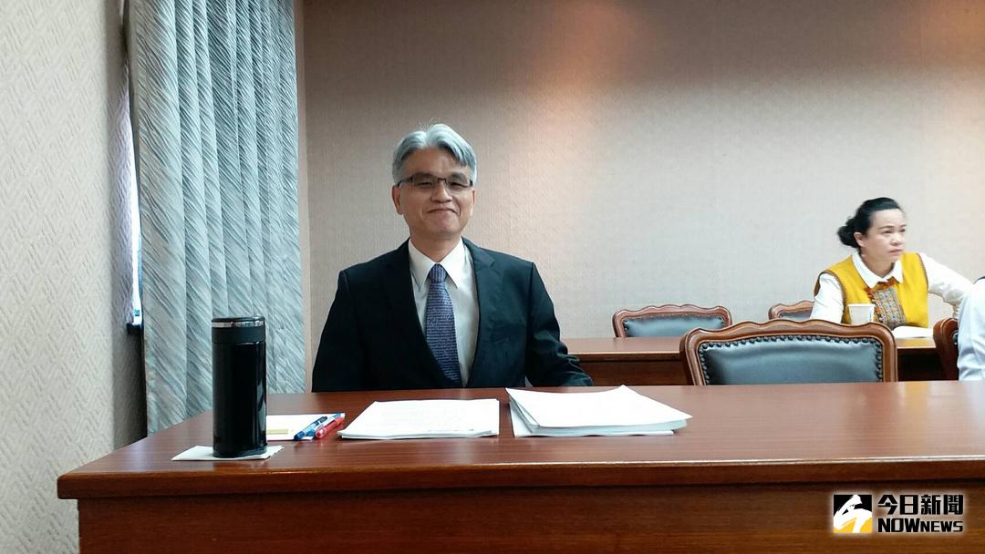 ▲針對中選會通過反同婚公投案，對此，中選會主委陳英鈐19日表示，中選會必須澄清，這三個公投不是同婚公投，是如何落實同婚權利的公投。（圖／邱明玉攝 , 2018.4.19）