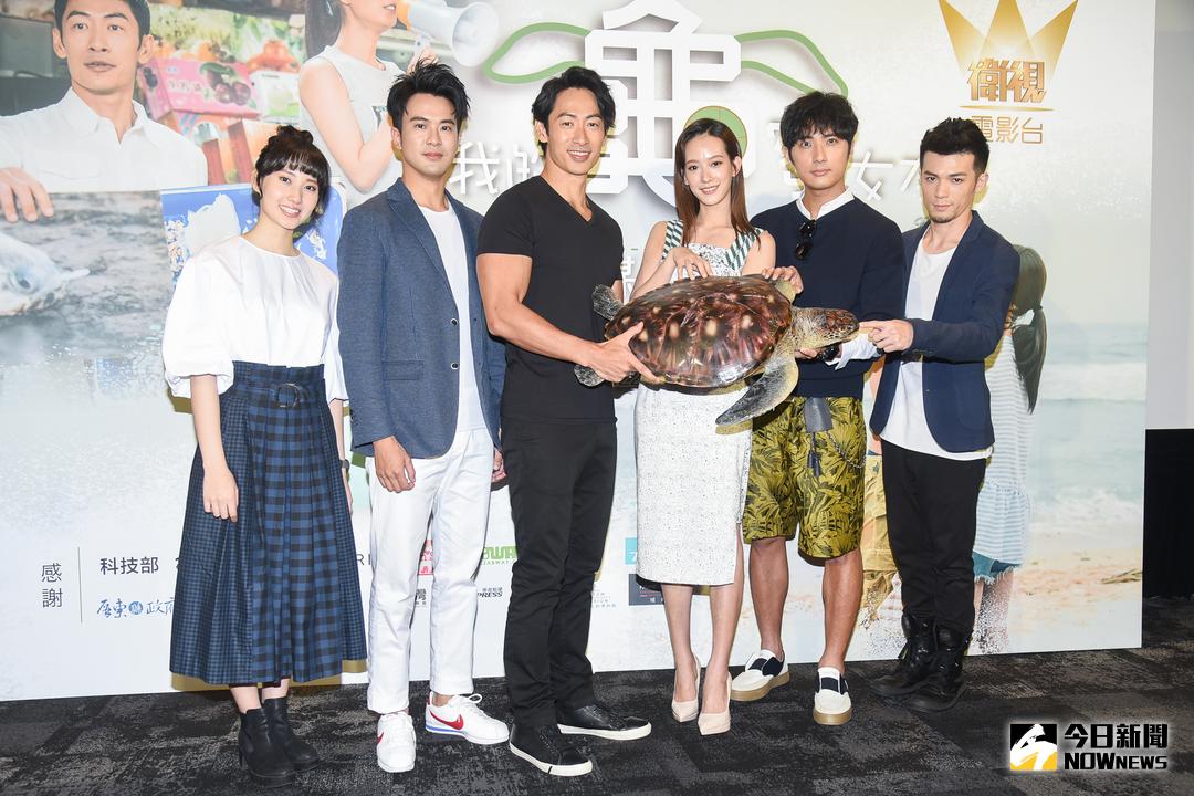 ▲方筠婷（左起）、顏毓麟 、路斯明、孟耿如、李運慶、沈威年出席《我的龜蜜女友》首播記者會。（圖／記者陳明安攝，2018.04.19）