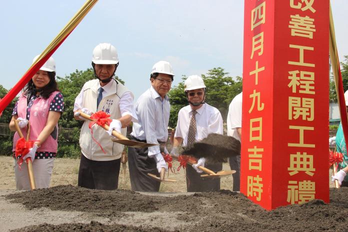 ▲新興社區大堀修復工程動土典禮，由屏東縣長潘孟安及代理市長程清水共同主持。（圖／屏東縣政府提供,2018.04.19）