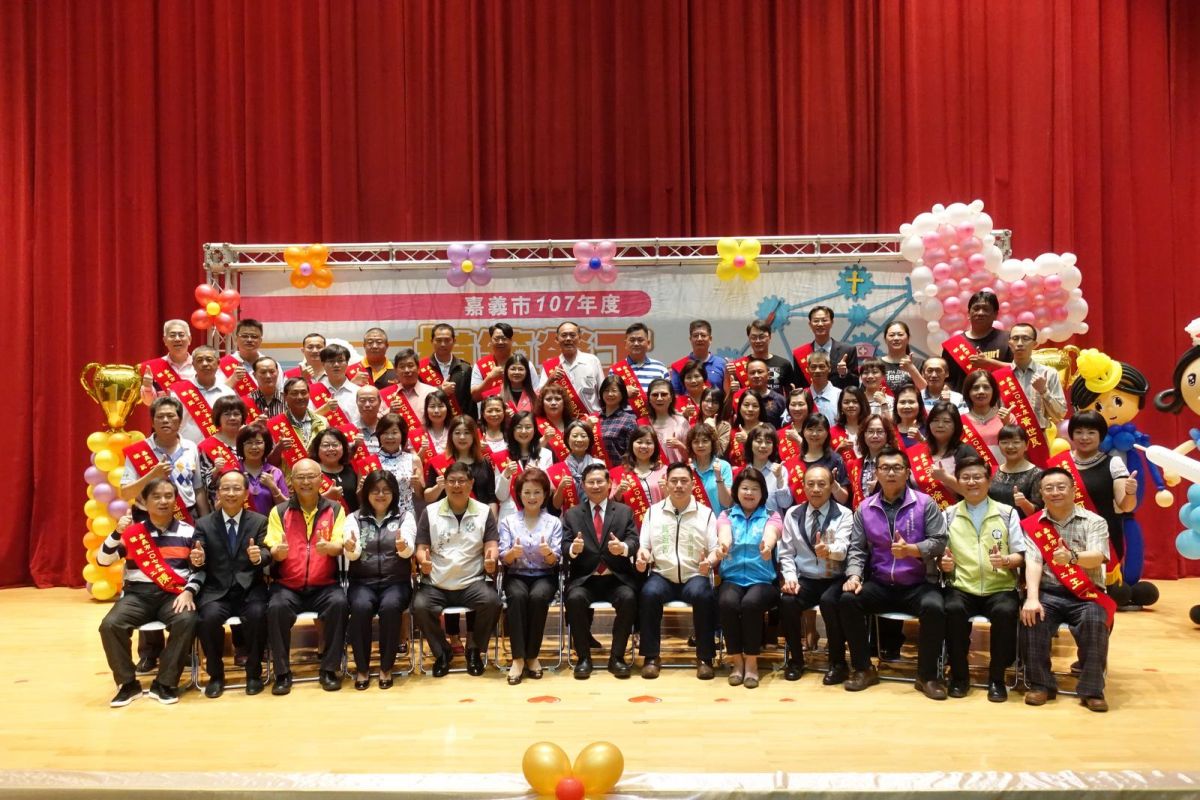 ▲嘉義市政府表揚58位來自各行各業的模範勞工。（圖／嘉義市政府提供）