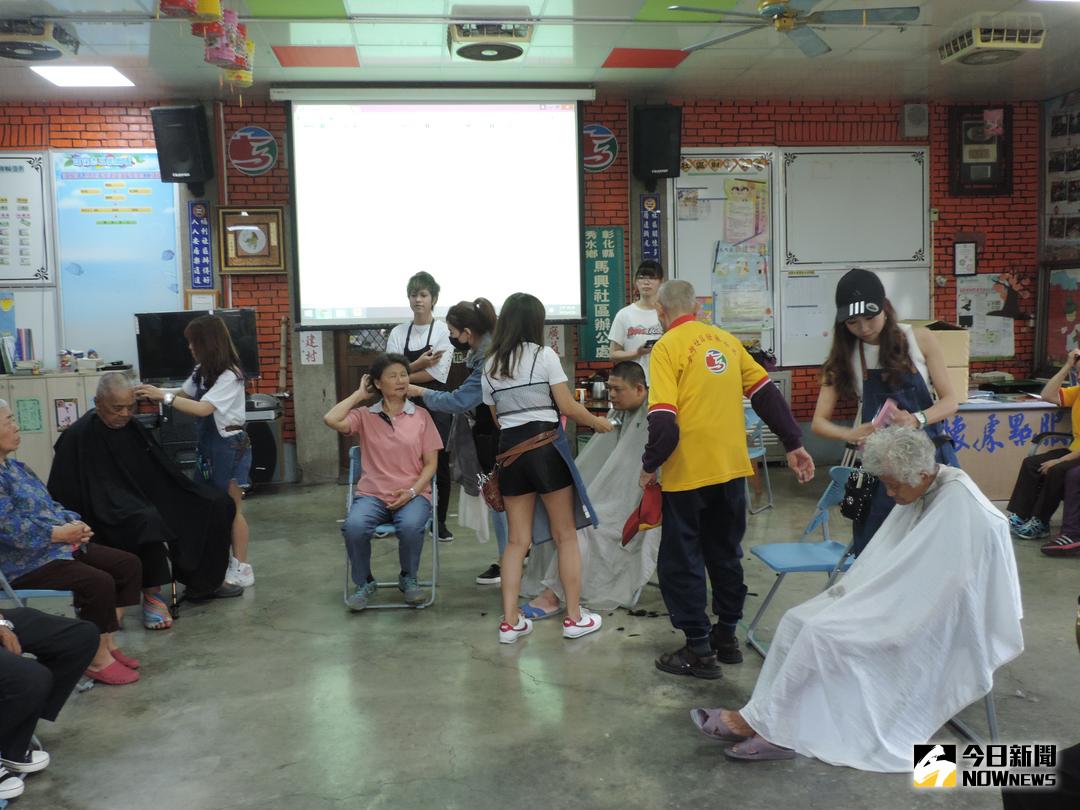 ▲彰化縣榮民服務處、秀水鄉馬興社區辦理「愛心義剪送幸福」活動，社區民眾及在地榮民眷，使其感受到輔導會及社會的溫暖。（圖／記者陳雅芳攝，2018.04.20）
