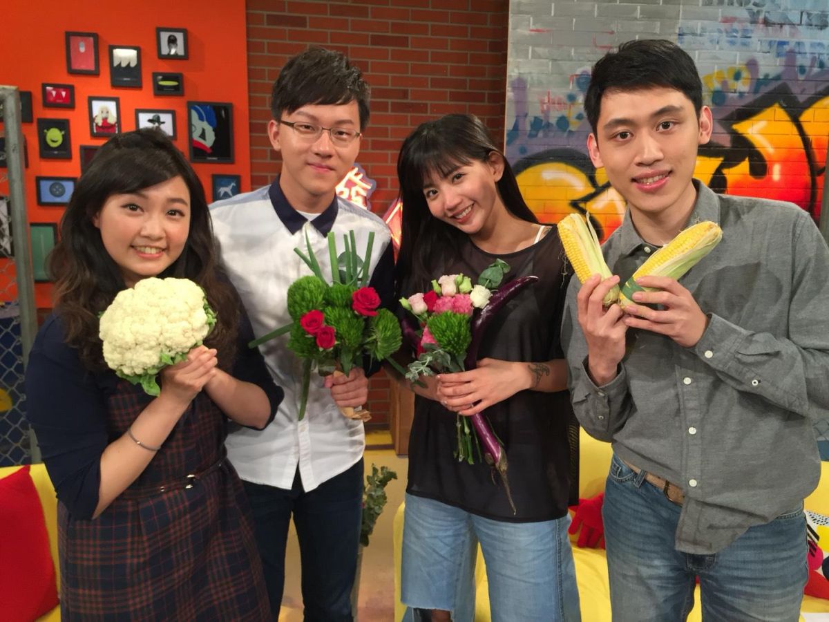 ▲陳艾琳（右二）飽受憂鬱症之苦。（圖／公視提供 , 2018.4.21）