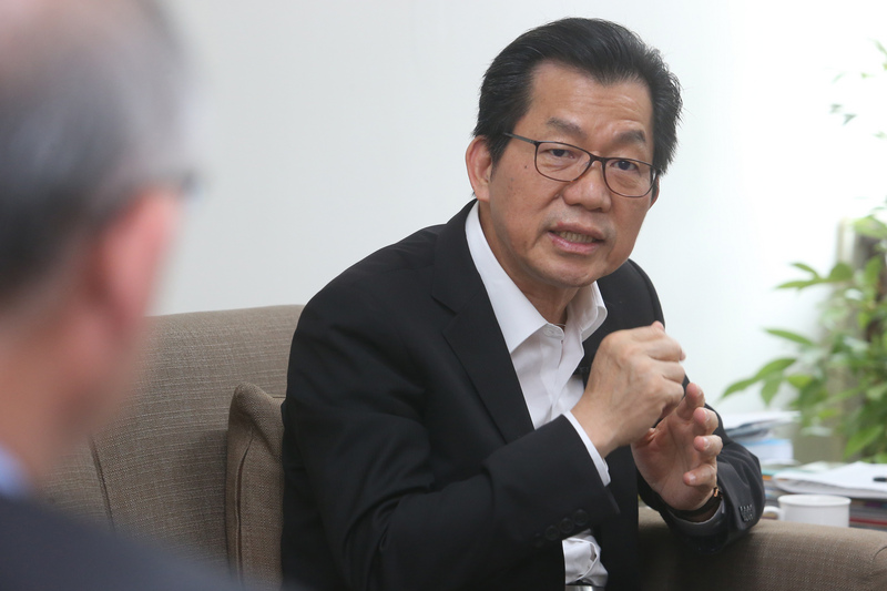 ▲深澳燃煤電廠爭議不斷，讓「重啟核四」說法再起；環保署長李應元接受中央社專訪時，要求公投表決要核四還是要深澳，若大家選擇核四，願下台承擔責任。中央社記者吳家昇攝107年4月22日