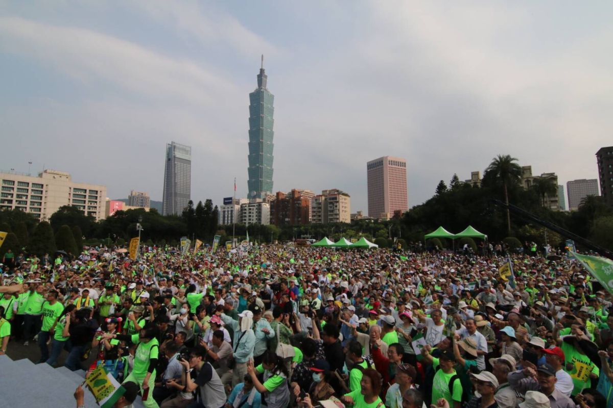 ▲民進黨立委姚文智舉辦「機蛋大遊行」。（圖／姚文智辦公室提供,2018.4.22\\)