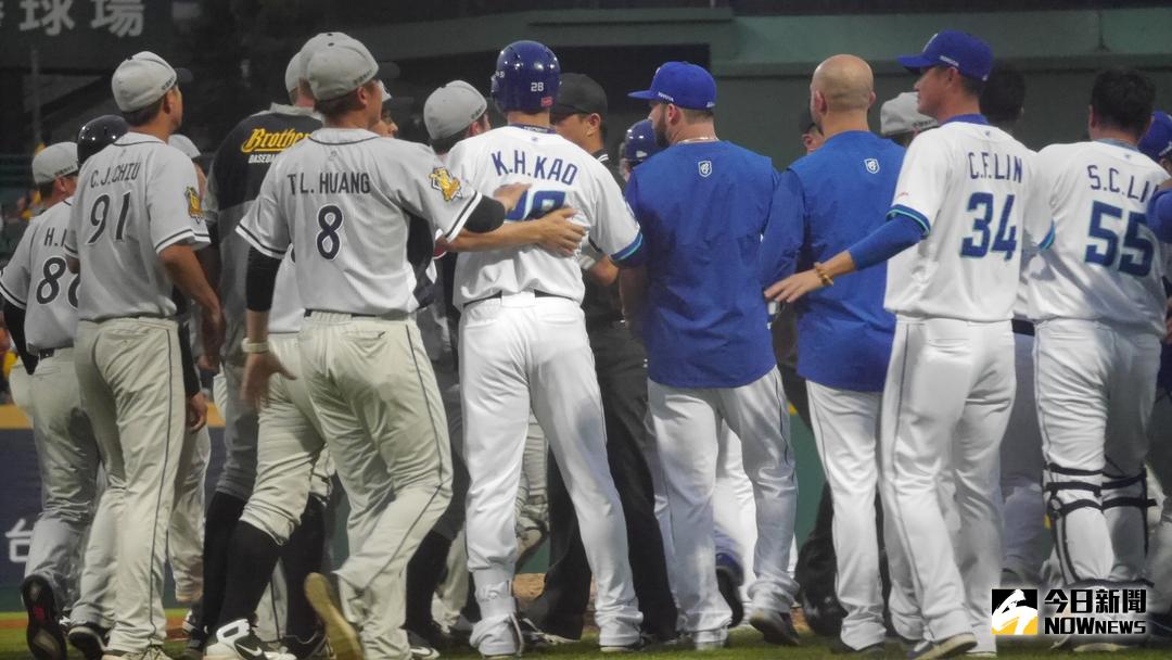 ▲金控大戰又發生亂鬥。（圖／吳政紘攝）