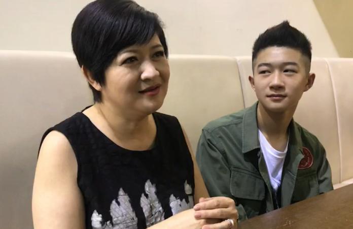 ▲崔佩儀（左）與兒子貝克宇談出國留學。（圖／中天提供 , 2018.4.22）