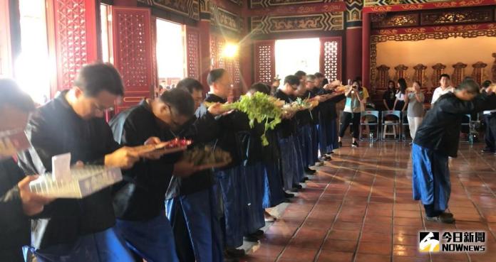 ▲旗山孔廟舉行「祈聰賜慧 金榜題名」祈願祭拜活動。（圖／記者宋汝夔攝，2018.04.23）