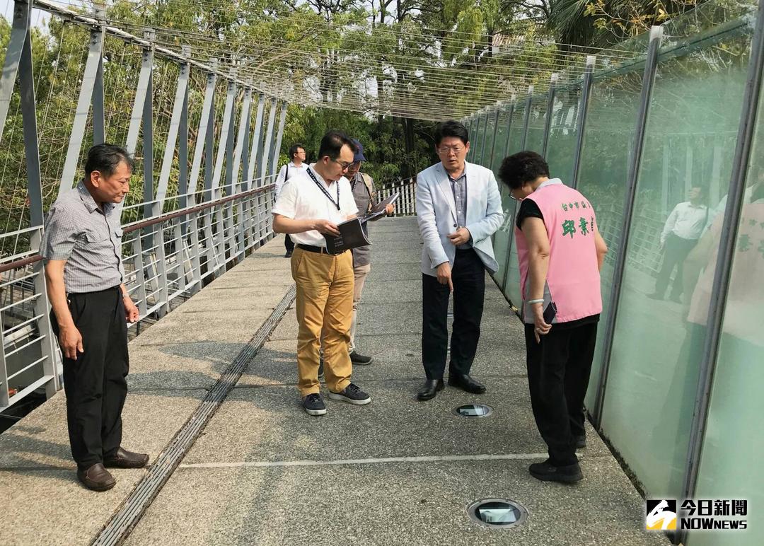 ▲議員邱素貞邀建設局長黃玉霖會勘頂橋仔新公地（圖／邱素貞提供 , 2018.4.24\\)