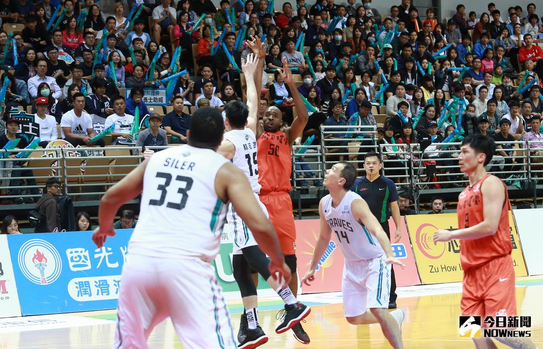 ▲SBL總冠軍賽GAME3，璞園建築球員戴維斯。（圖／記者葉政勳攝 , 2018.04.24）