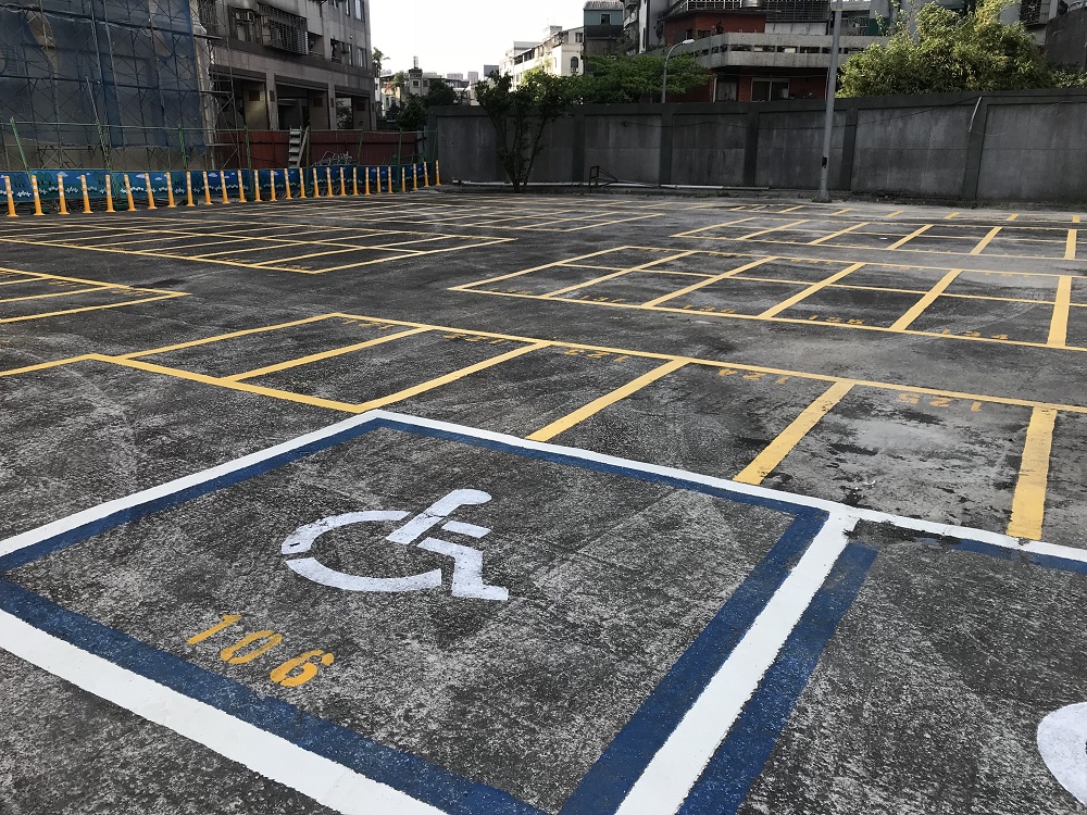 ▲位在新北市中和區景平路與成功路交叉口的秀山機車停車場開放免費停車，共設有217個機車停車位，歡迎民眾多加利用。（圖／新北市交通局提供）