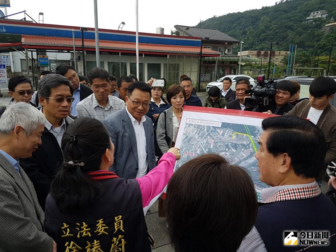 ▲立法院交通委員會今（25）日抵宜蘭考察交通建設，一行人前往蘇澳實地了解國道5號銜接台九線的路線規劃。（圖／記者李清貴攝 , 2018.04.25\\)