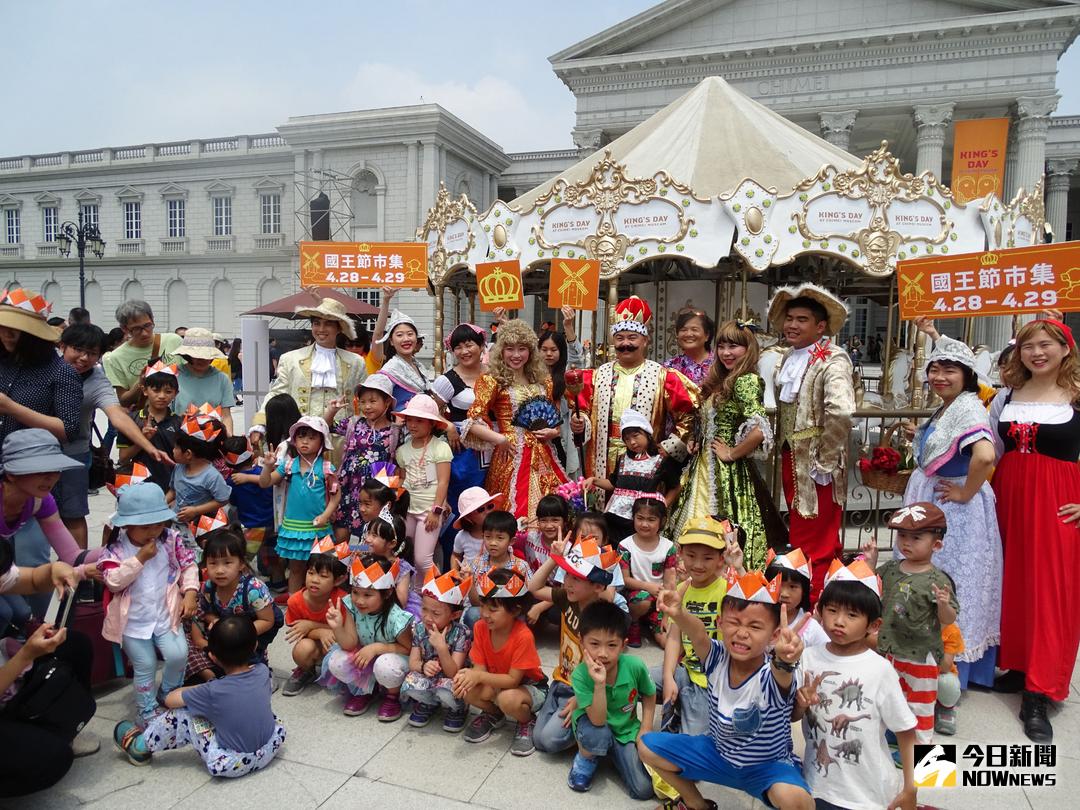 ▲奇美博物館荷蘭國王節，大小朋友扮妝遊行。（圖／記者黃文博攝，2018.04.28