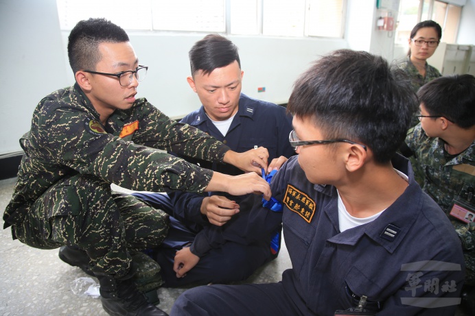 ▲ 陳建浩士官長擔任戰術戰傷救護訓練班的授課教官，將在美軍所學經驗盡力傳授，希望為國軍培育更多戰術戰傷救護人才。（軍聞社記者陳映竹攝）