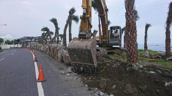 濱海公路外澳段巨石圍牆妨礙交通　所有權人已自行拆除
